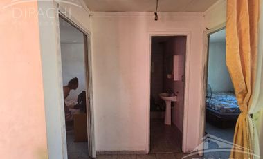 Complejo al frente con cochera y seis unidades habitacionales – Ideal inversión