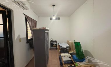 Complejo al frente con cochera y seis unidades habitacionales – Ideal inversión