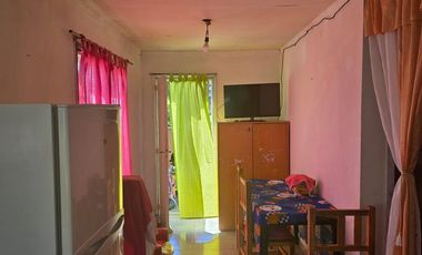 Complejo al frente con cochera y seis unidades habitacionales – Ideal inversión