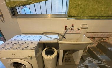 Complejo al frente con cochera y seis unidades habitacionales – Ideal inversión