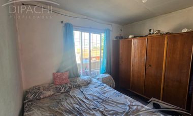 Complejo al frente con cochera y seis unidades habitacionales – Ideal inversión