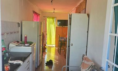 Complejo al frente con cochera y seis unidades habitacionales – Ideal inversión