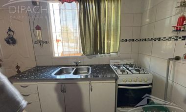 Complejo al frente con cochera y seis unidades habitacionales – Ideal inversión