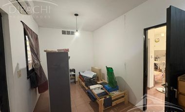 Complejo al frente con cochera y seis unidades habitacionales – Ideal inversión