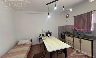 Complejo al frente con cochera y seis unidades habitacionales – Ideal inversión