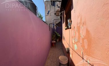 Complejo al frente con cochera y seis unidades habitacionales – Ideal inversión