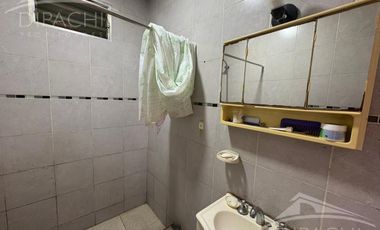 Complejo al frente con cochera y seis unidades habitacionales – Ideal inversión