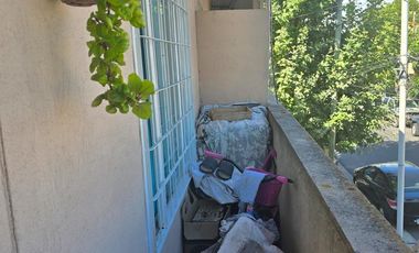 Complejo al frente con cochera y seis unidades habitacionales – Ideal inversión