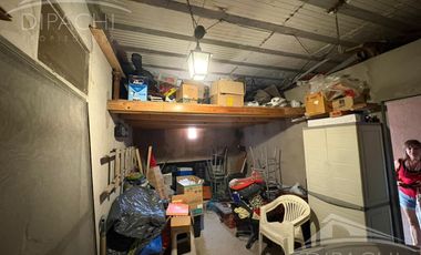 Complejo al frente con cochera y seis unidades habitacionales – Ideal inversión