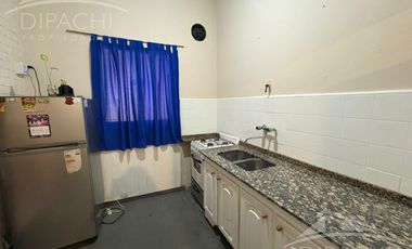 Complejo al frente con cochera y seis unidades habitacionales – Ideal inversión