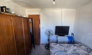 Complejo al frente con cochera y seis unidades habitacionales – Ideal inversión