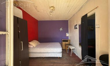 Complejo al frente con cochera y seis unidades habitacionales – Ideal inversión