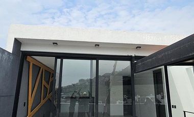 VENTA/ RESIDENCIA MINIMALISTA en Lomas de Bellavista