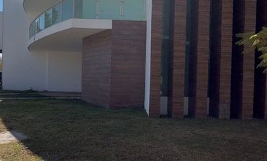 AMPLIA RESIDENCIA EN RENTA EN RESIDENCIA ALTARIA AL NTE. DE AGUASCALIENTES