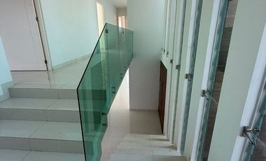 AMPLIA RESIDENCIA EN RENTA EN RESIDENCIA ALTARIA AL NTE. DE AGUASCALIENTES