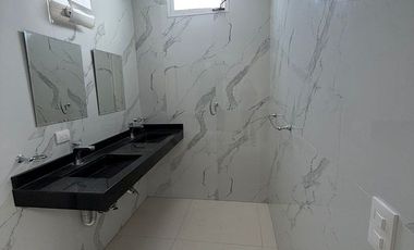 AMPLIA RESIDENCIA EN RENTA EN RESIDENCIA ALTARIA AL NTE. DE AGUASCALIENTES