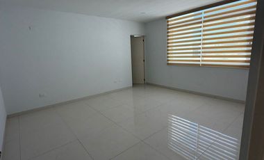 AMPLIA RESIDENCIA EN RENTA EN RESIDENCIA ALTARIA AL NTE. DE AGUASCALIENTES