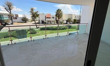 AMPLIA RESIDENCIA EN RENTA EN RESIDENCIA ALTARIA AL NTE. DE AGUASCALIENTES