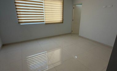 AMPLIA RESIDENCIA EN RENTA EN RESIDENCIA ALTARIA AL NTE. DE AGUASCALIENTES