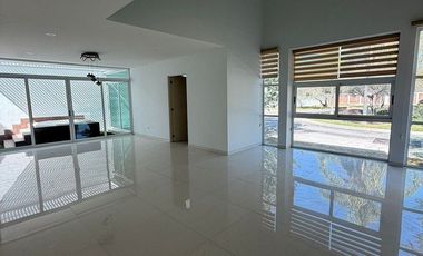 AMPLIA RESIDENCIA EN RENTA EN RESIDENCIA ALTARIA AL NTE. DE AGUASCALIENTES