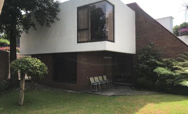 Casa en Venta calle Cerrada en Lomas de Tecamachalco