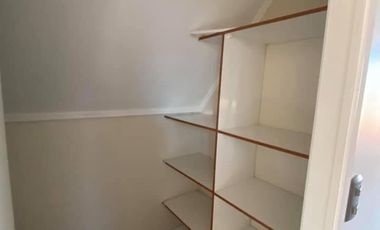 Casa en arriendo c/ estacionamiento en Belloto Centro