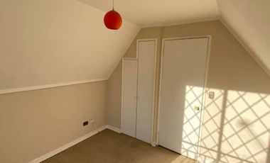 Casa en arriendo c/ estacionamiento en Belloto Centro