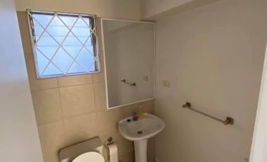 Casa en arriendo c/ estacionamiento en Belloto Centro