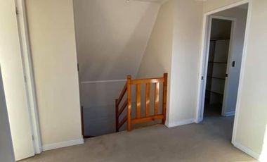 Casa en arriendo c/ estacionamiento en Belloto Centro