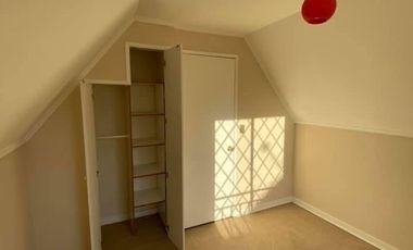 Casa en arriendo c/ estacionamiento en Belloto Centro