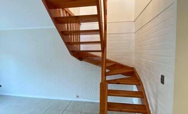 Casa en arriendo c/ estacionamiento en Belloto Centro