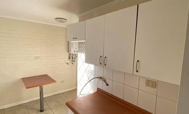 Casa en arriendo c/ estacionamiento en Belloto Centro