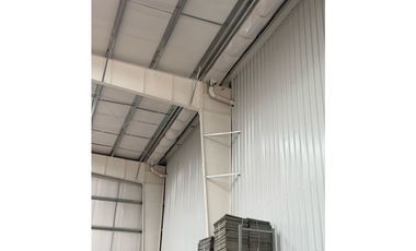 Galpon 970m2 con oficinas en Colectora Sur