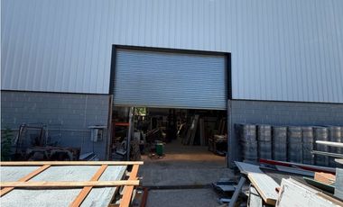Galpon 970m2 con oficinas en Colectora Sur