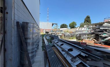 Galpon 970m2 con oficinas en Colectora Sur