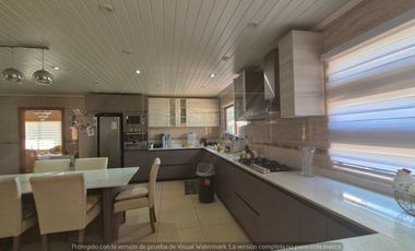 Espectacular casa con piscina en parcela en arriendo