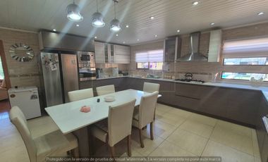 Espectacular casa con piscina en parcela en arriendo