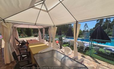 Espectacular casa con piscina en parcela en arriendo