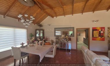 Espectacular casa con piscina en parcela en arriendo