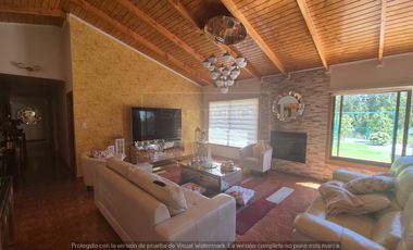 Espectacular casa con piscina en parcela en arriendo