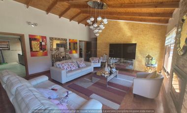 Espectacular casa con piscina en parcela en arriendo