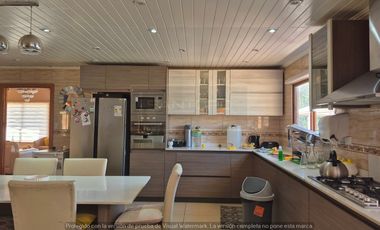 Espectacular casa con piscina en parcela en arriendo