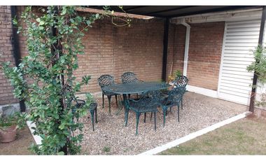 Casa en Venta de 4 Dor. | 6 Amb. Pileta. B° Urca - Córoba -