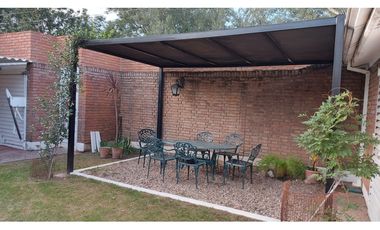 Casa en Venta de 4 Dor. | 6 Amb. Pileta. B° Urca - Córoba -