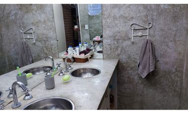 Casa en Venta de 4 Dor. | 6 Amb. Pileta. B° Urca - Córoba -