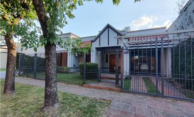 Hermosa Casa con Pileta Zona Hospital