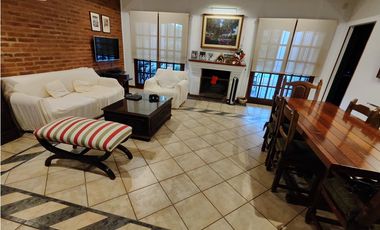 Hermosa Casa con Pileta Zona Hospital