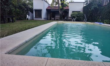 Hermosa Casa con Pileta Zona Hospital