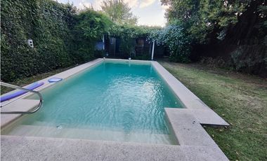Hermosa Casa con Pileta Zona Hospital