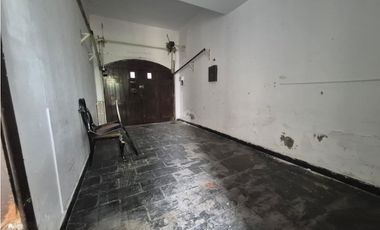 Casa a reciclar o demoler - Brown e Irigoyen - Vista a Plaza Mitre